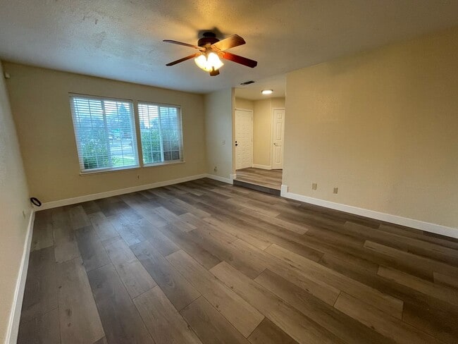 Foto del edificio - Spacious Citrus Heights Home with 3-Car Garage & Ample Storage