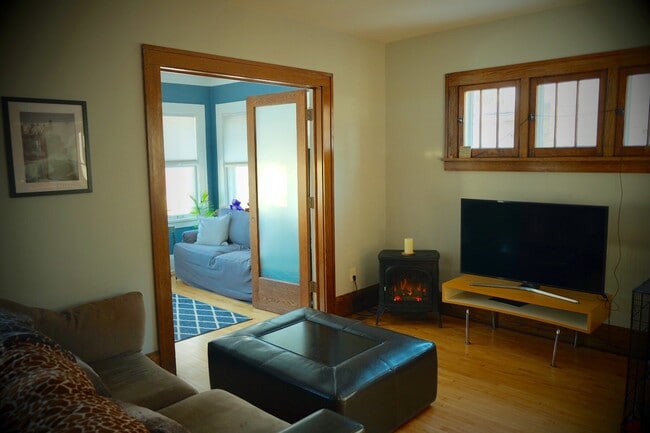 Sala de estar - 4136 Elliot Ave
