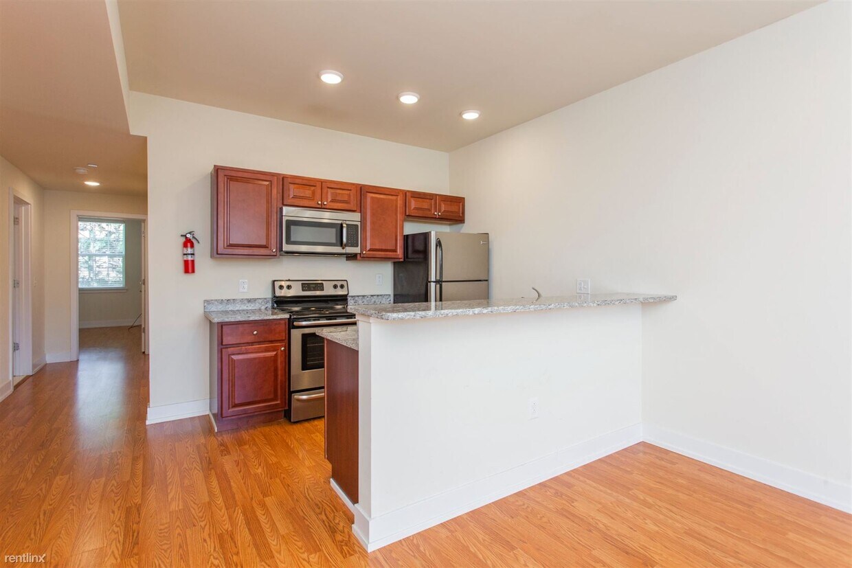 2 br, 1 bath Triplex 1405 N SYDENHAM ST Condo for Rent in