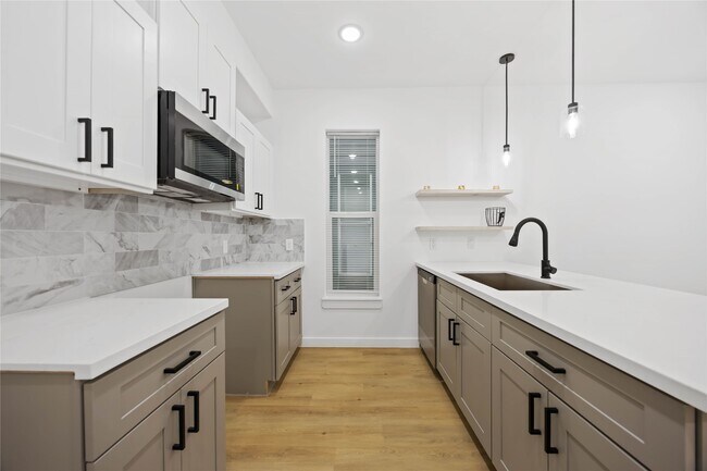 Foto del edificio - 7126 Bywood St