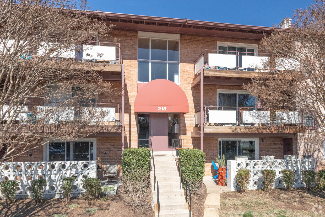 Entrance - Park Terrace Condominium