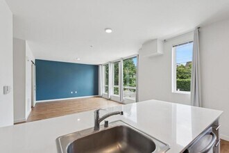 Building Photo - 121 12th Ave E