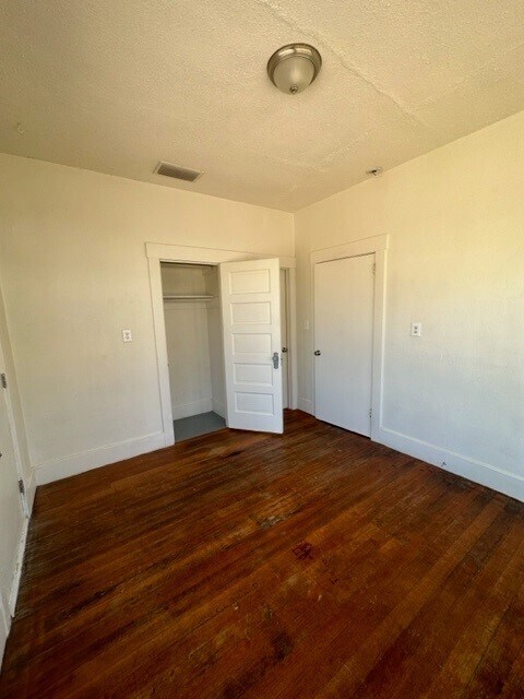 Building Photo - 325 N 11th St