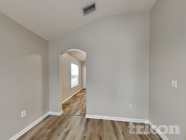 Building Photo - 2450 Creekfront Dr