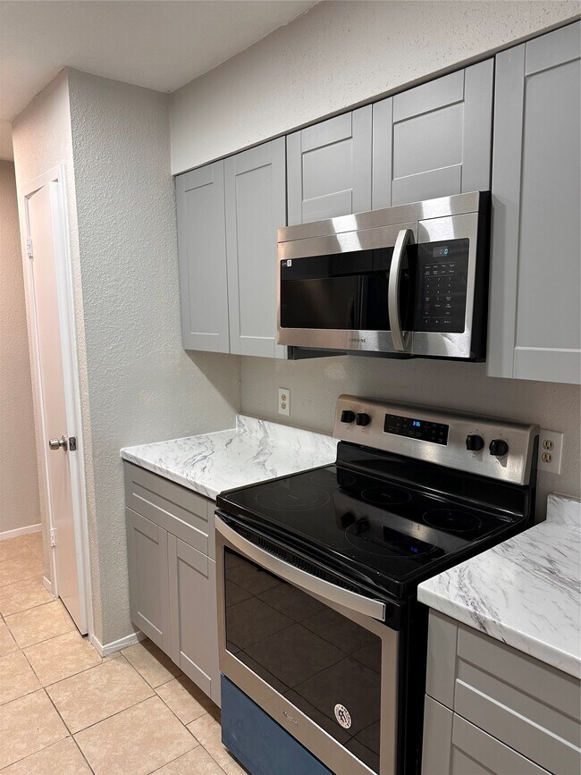 Foto del edificio - 5665 Birchmont Dr