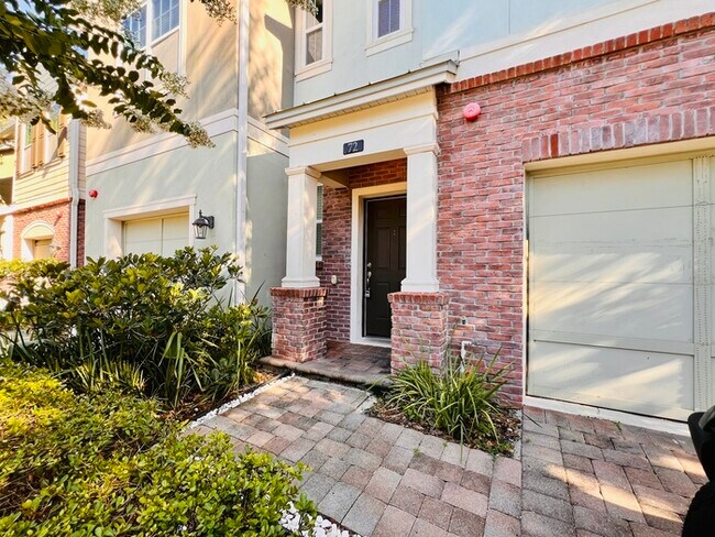 Foto del edificio - Gorgeous 3 bedroom, 2½ bath, 2 STORY townhome