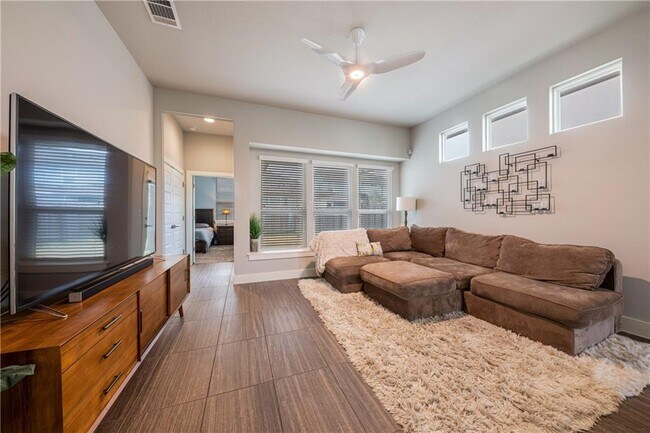 Building Photo - 8005 Izetta Ln