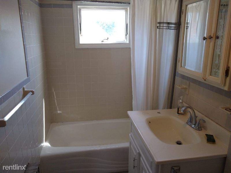 Foto principal - 4 br, 1 bath House - 49 Perry St