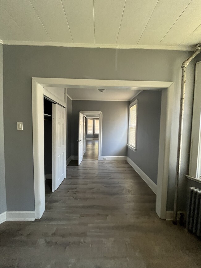Building Photo - 56 Rose Ave