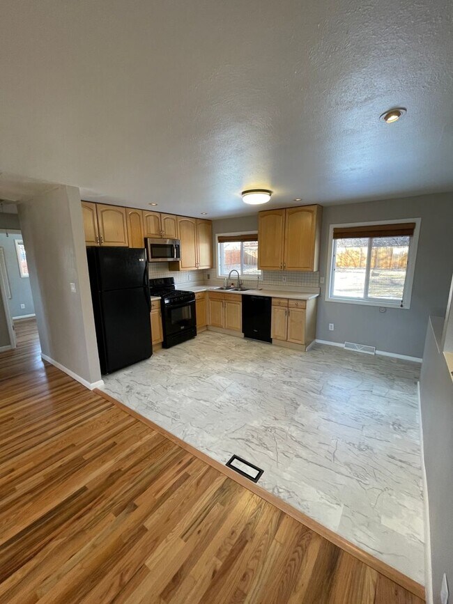 Building Photo - Beautiful 3 Bed and 2 Bath in Northglenn