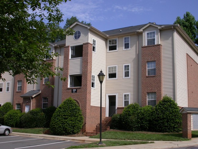 salem village apartments reviews