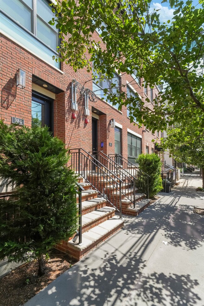 Building Photo - 382 7th St