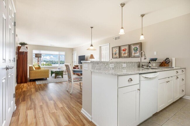 Building Photo - Boardman Lake Condo