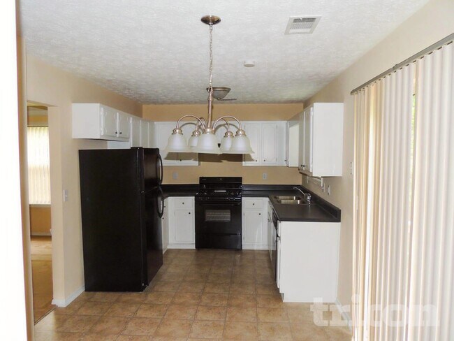 Foto del edificio - 787 Woodstone Rd