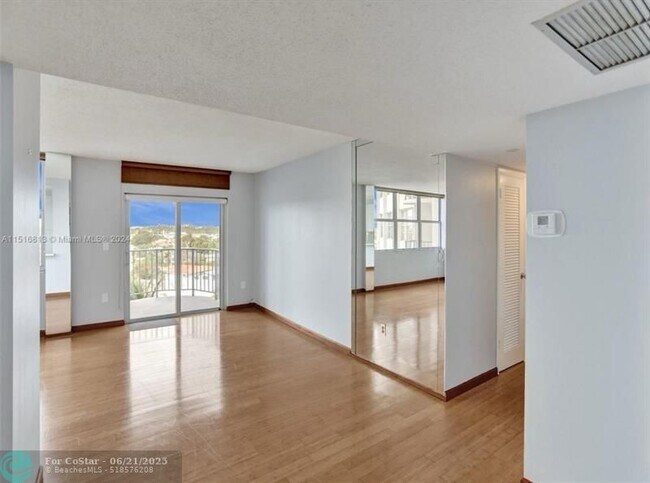 Building Photo - 11930 N Bayshore Dr