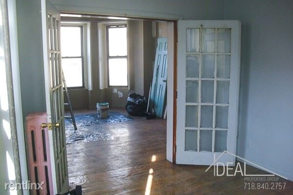 Primary Photo - 255 Gates Ave