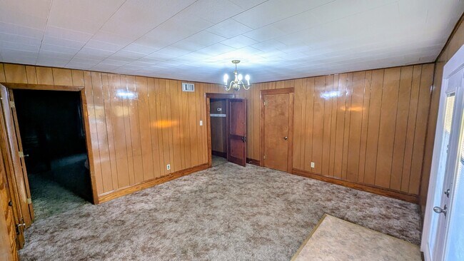 Livingroom Pic 2 - 1034 W Summer St