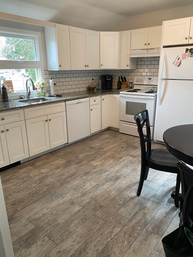 19 Compo Rd S Unit B1, Westport, CT 06880 Apartments in Westport, CT