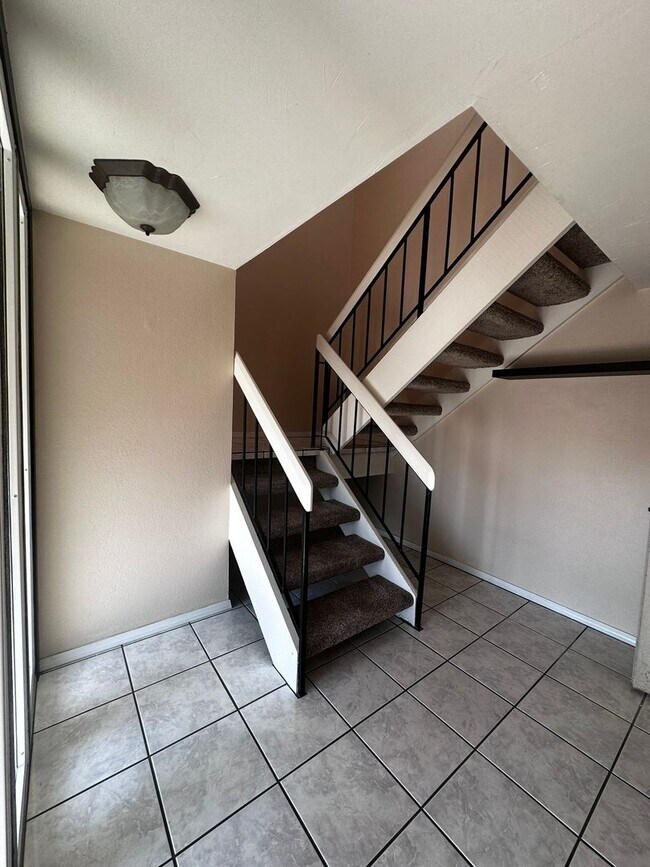 Foto del edificio - Beautiful 3 bed, 2 bath Townhome close to USD and Mission Valley!