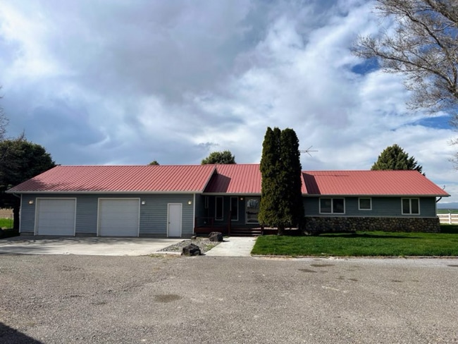 Building Photo - 825 4300 N