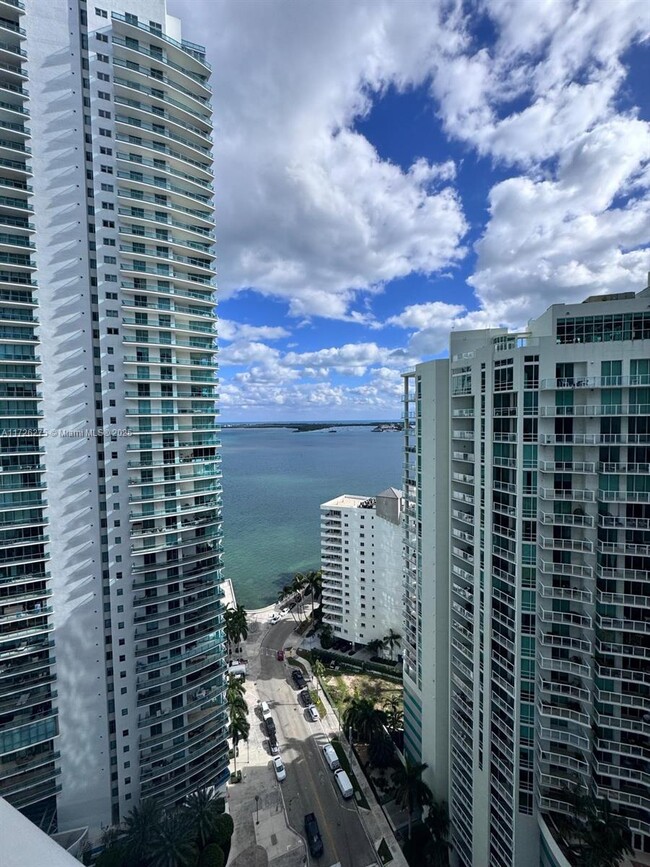 Foto del edificio - 1300 Brickell Bay Dr