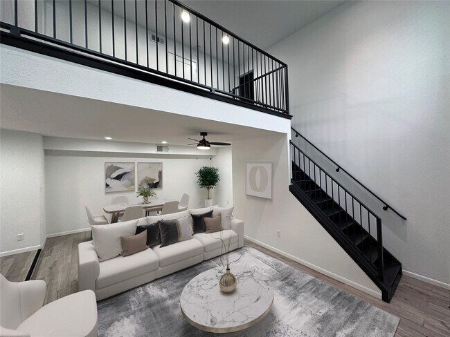 Building Photo - 5528 Beverly Hill St