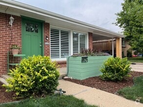 Building Photo - 8521 Crescent Dr