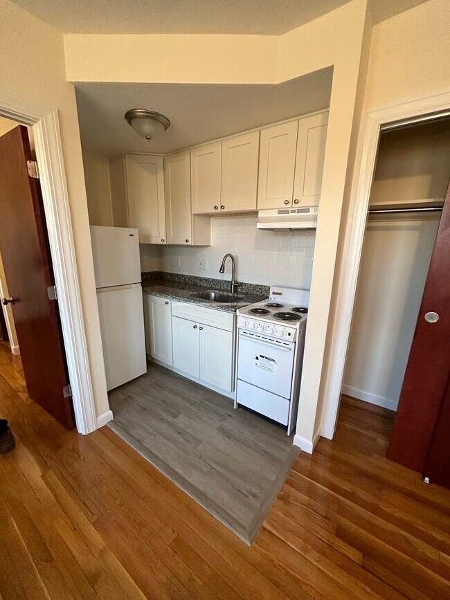 Foto del edificio - 168 N Beacon St