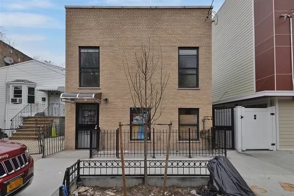 Primary Photo - 667 Linwood St