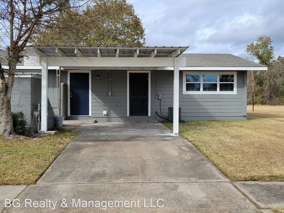 Primary Photo - 3 br, 1 bath House - 874 Von Blond Dr. B