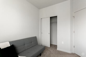 2BR, 2BA - 862 SF - Quatama Woods