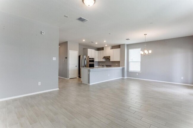 Building Photo - 1100 Desaix Dr