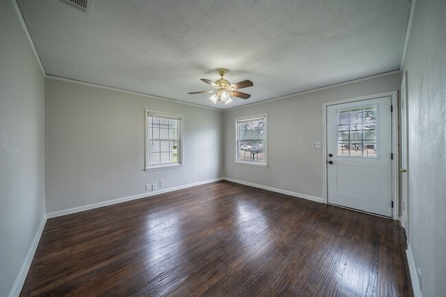 Building Photo - 1155 Greenbrier Dr