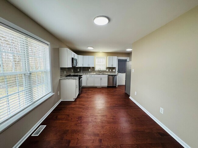 Foto del edificio - Short term lease available!