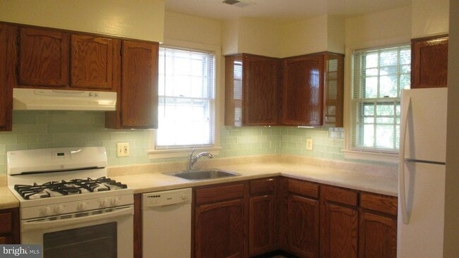 Eat-in Kitchen - 6 Sunset Dr