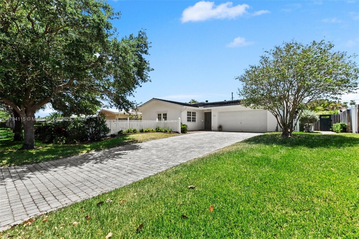 Foto principal - 2070 NE 54th Ct