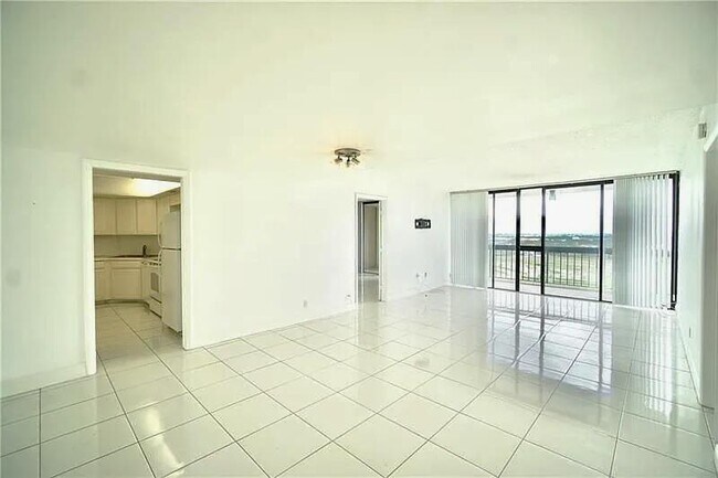 Building Photo - 2425 Presidential Way