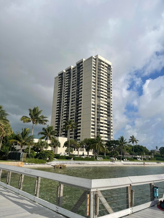 Building Photo - 5600 N Flagler Dr