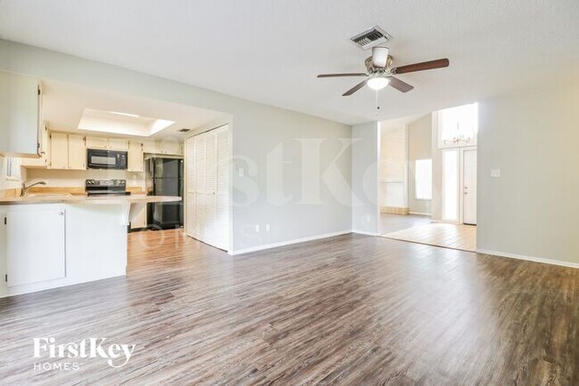 Foto del edificio - 1410 Oakwood Ln