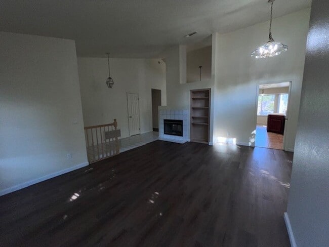 Building Photo - 8848 Hiddenspring Way