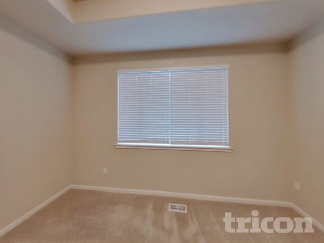 Building Photo - 3715 Santis Loop SE