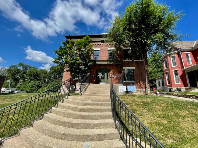 Building Photo - 1820 Washington St