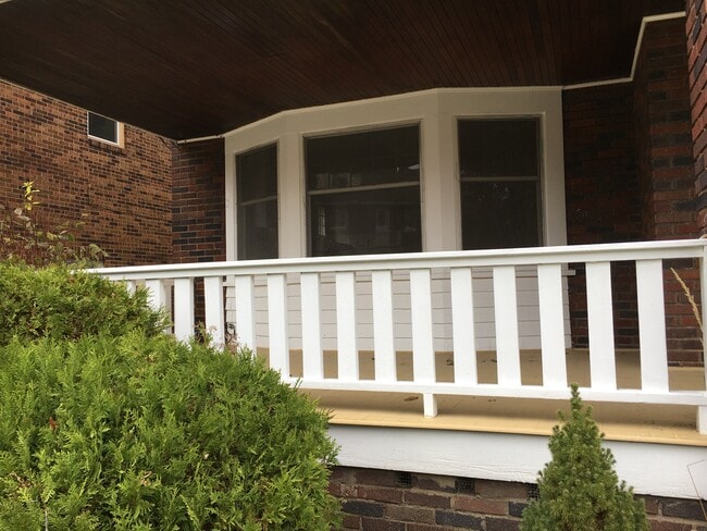 Building Photo - 17910 Crest Ln