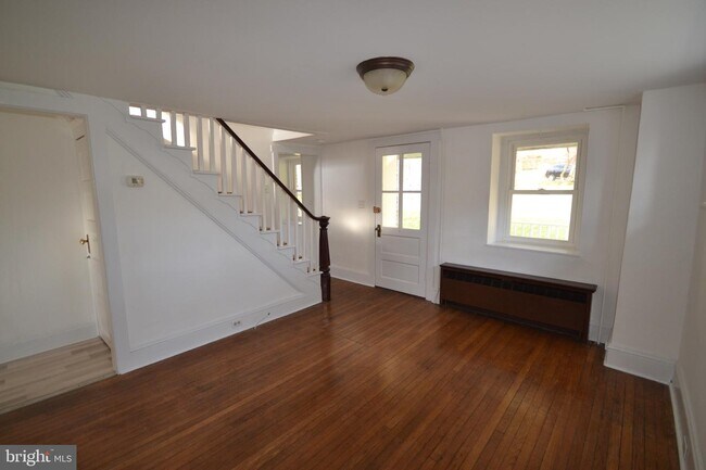 Building Photo - 2402 Edgecomb Ave
