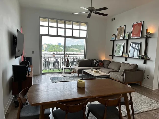 Building Photo - 711 Cosmopolitan Dr NE