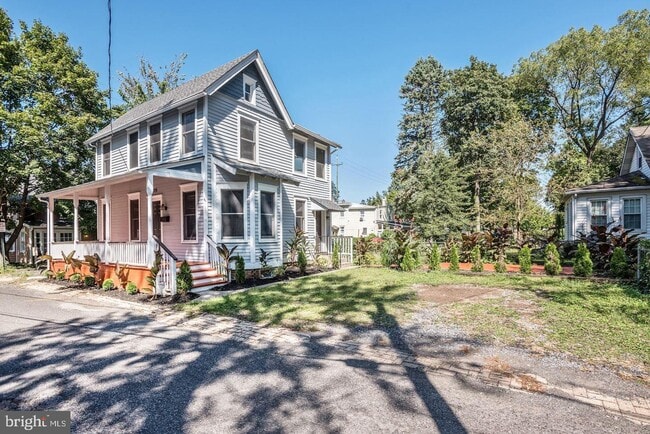 Building Photo - 225 Frenchs Ave