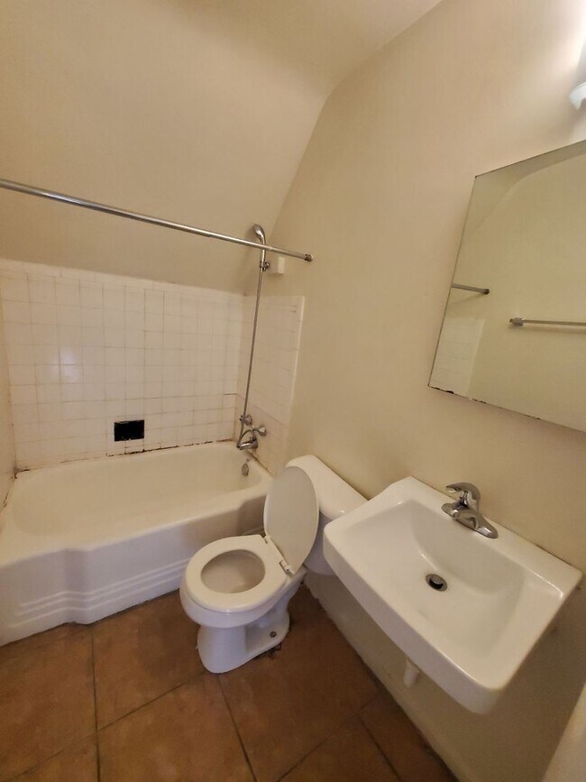 Foto del edificio - 708-714 N 26th St/2532-2534 W Wisconsin Av...