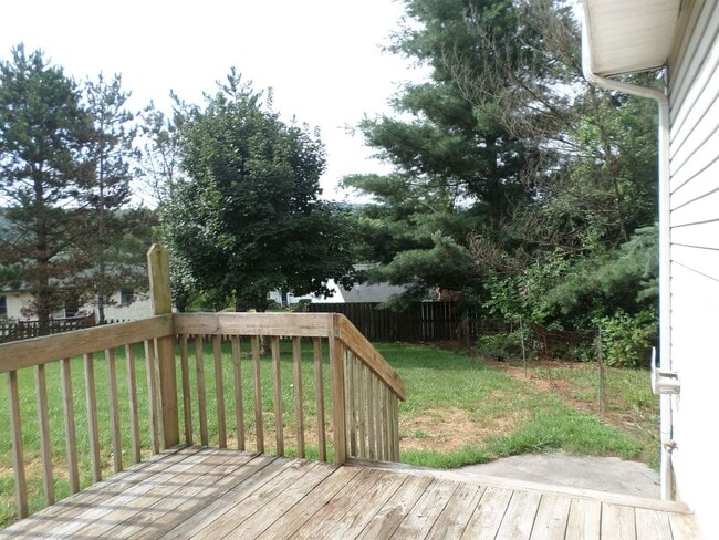 Building Photo - 3 Bedroom 2.5 Bath Duplex