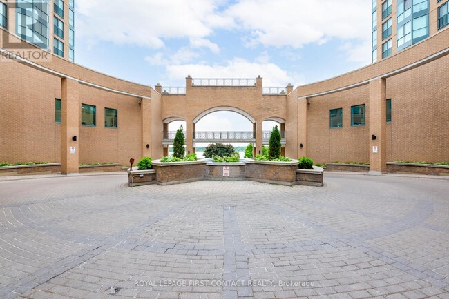 Building Photo - 150 Dunlop St E