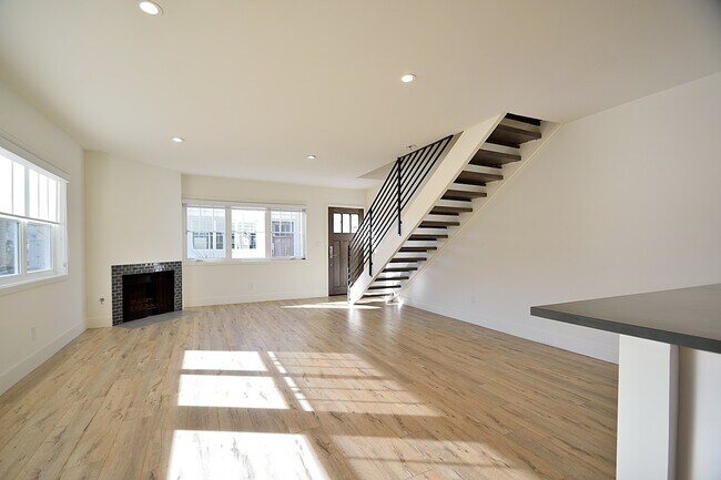 Foto del edificio - 1351 Manhattan Beach Blvd